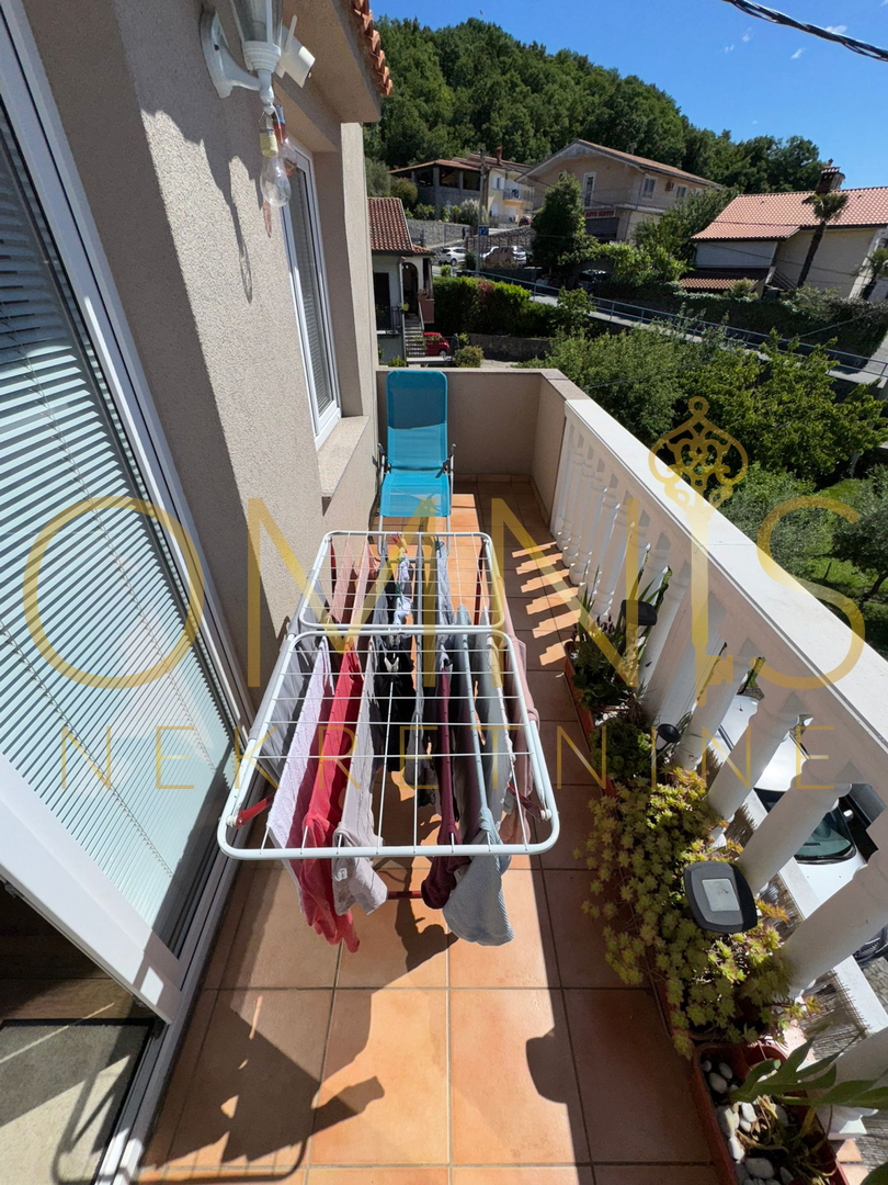 Matulji, Jušići – Dvoetažno stanovanje 103 m² z dvema balkonoma in pogledom na morje
