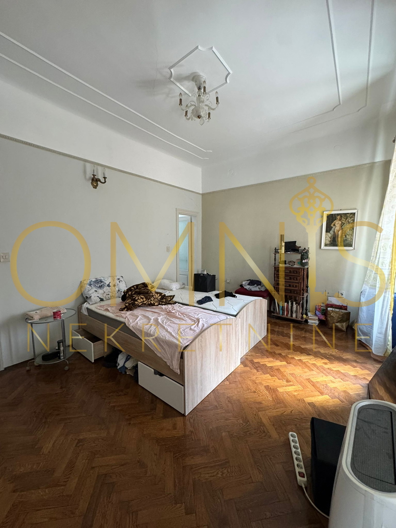 RIJEKA, CENTER – Prostorno gospodarsko stanovanje velikosti 156 m² s zgodovinskim čarom