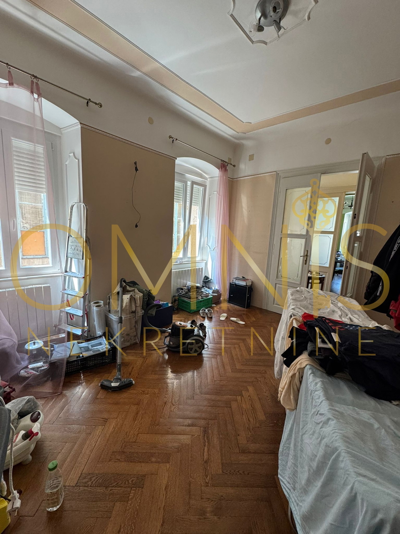 RIJEKA, CENTER – Prostorno gospodarsko stanovanje velikosti 156 m² s zgodovinskim čarom