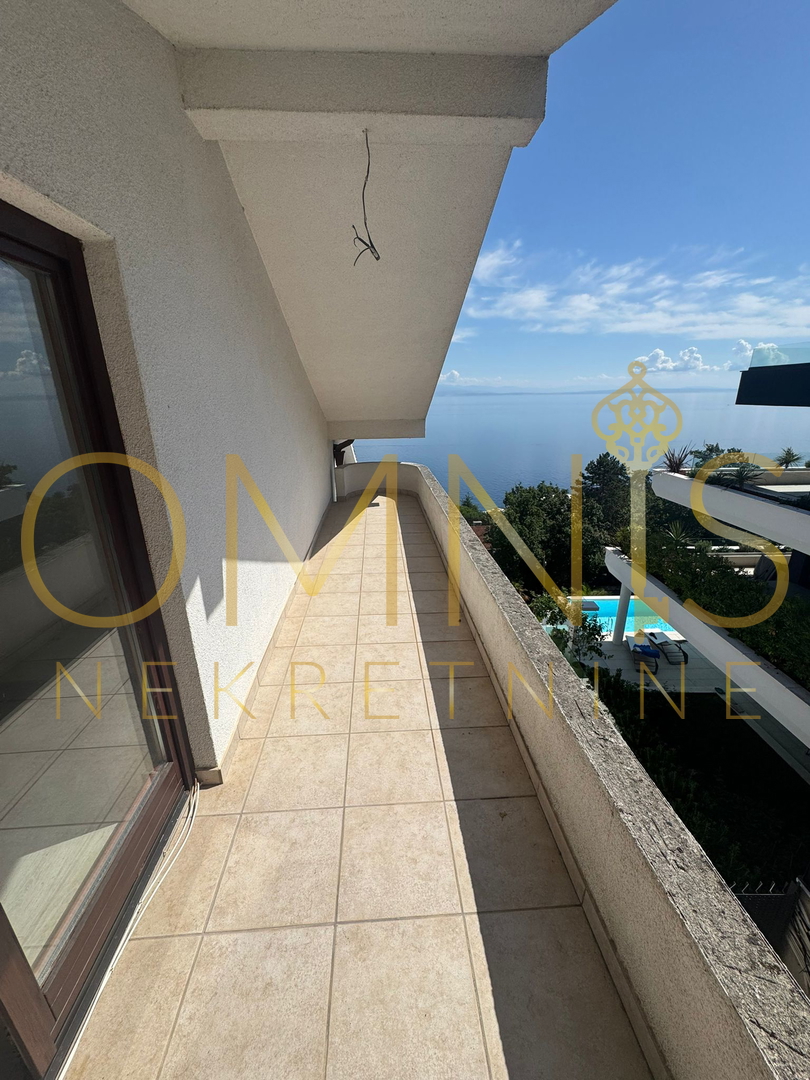OPATIJA - Hiša s tremi prostornimi stanovanji in panoramskim pogledom na morje