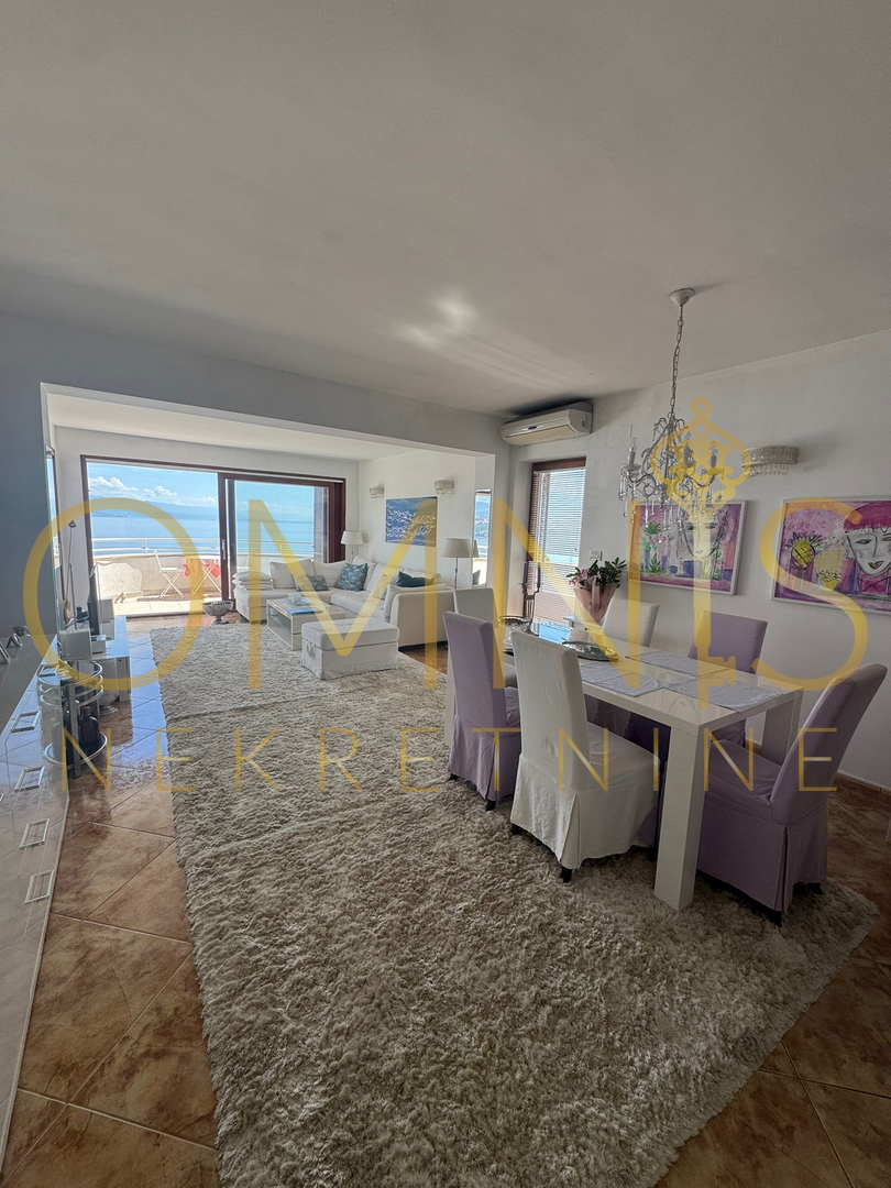 OPATIJA - Hiša s tremi prostornimi stanovanji in panoramskim pogledom na morje