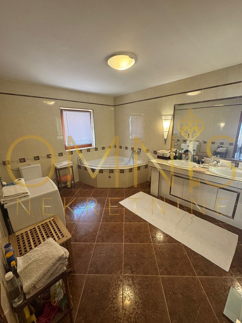 OPATIJA - Hiša s tremi prostornimi stanovanji in panoramskim pogledom na morje