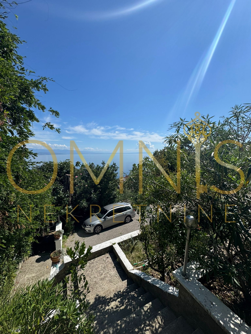 OPATIJA - Hiša s tremi prostornimi stanovanji in panoramskim pogledom na morje
