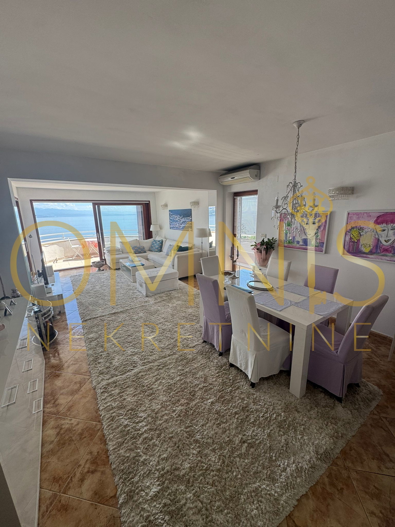 OPATIJA - Hiša s tremi prostornimi stanovanji in panoramskim pogledom na morje