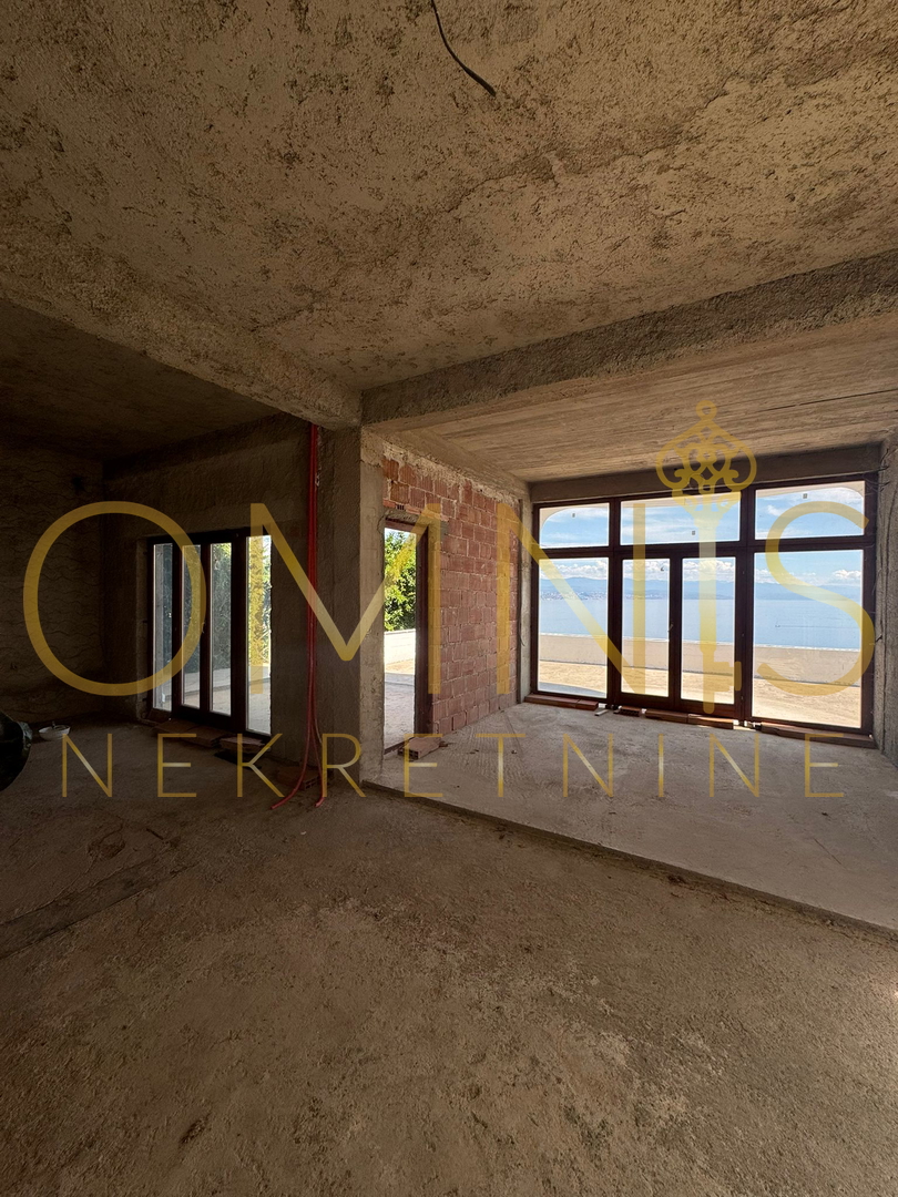 OPATIJA - Hiša s tremi prostornimi stanovanji in panoramskim pogledom na morje