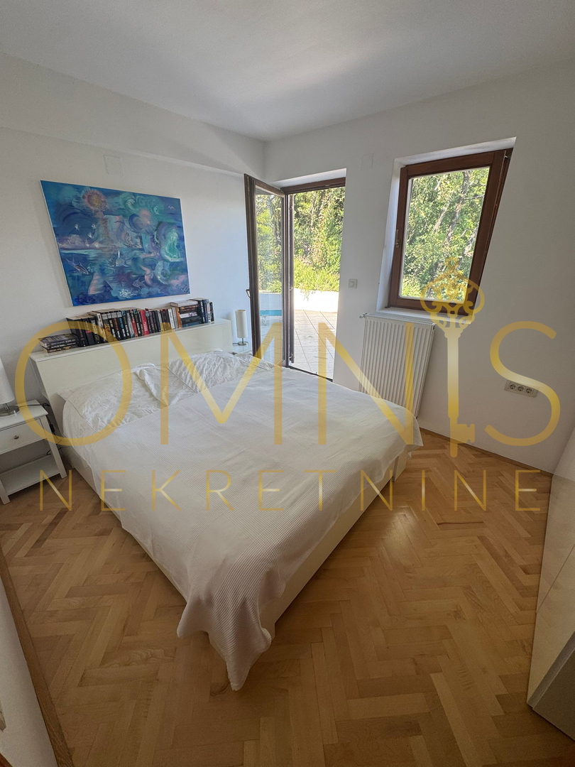 OPATIJA - Hiša s tremi prostornimi stanovanji in panoramskim pogledom na morje