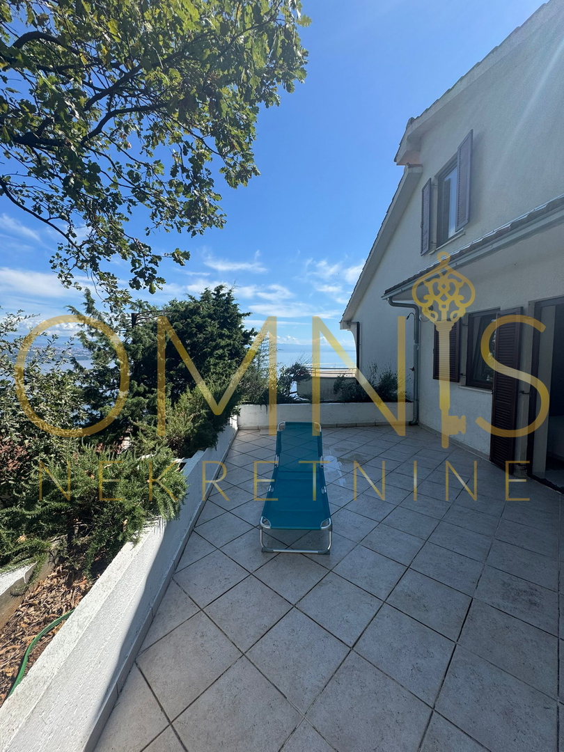 OPATIJA - Hiša s tremi prostornimi stanovanji in panoramskim pogledom na morje