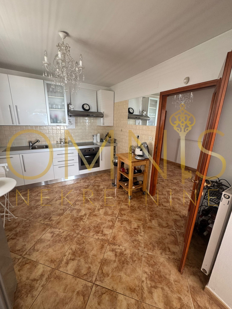 OPATIJA - Hiša s tremi prostornimi stanovanji in panoramskim pogledom na morje
