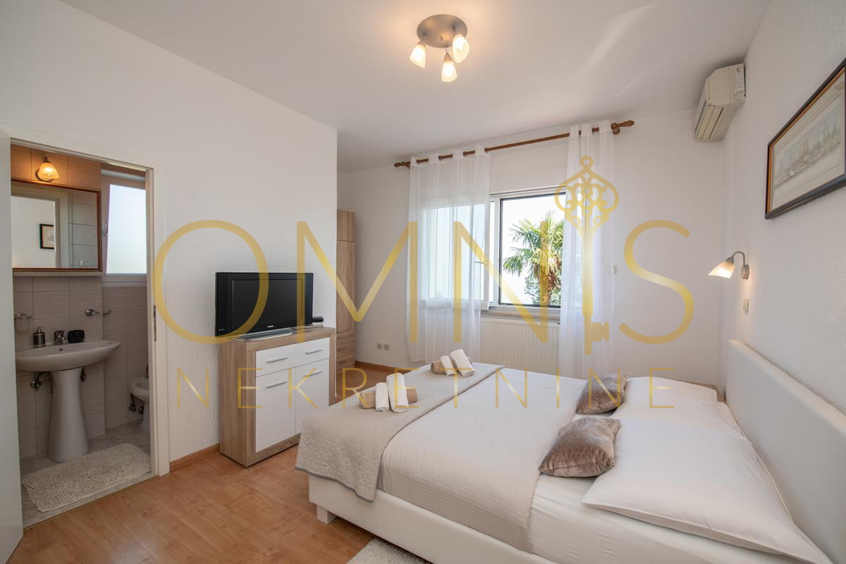 Opatija, Punta Kolova – prostorno stanovanje 140 m², drugi niz do morja z razgledom