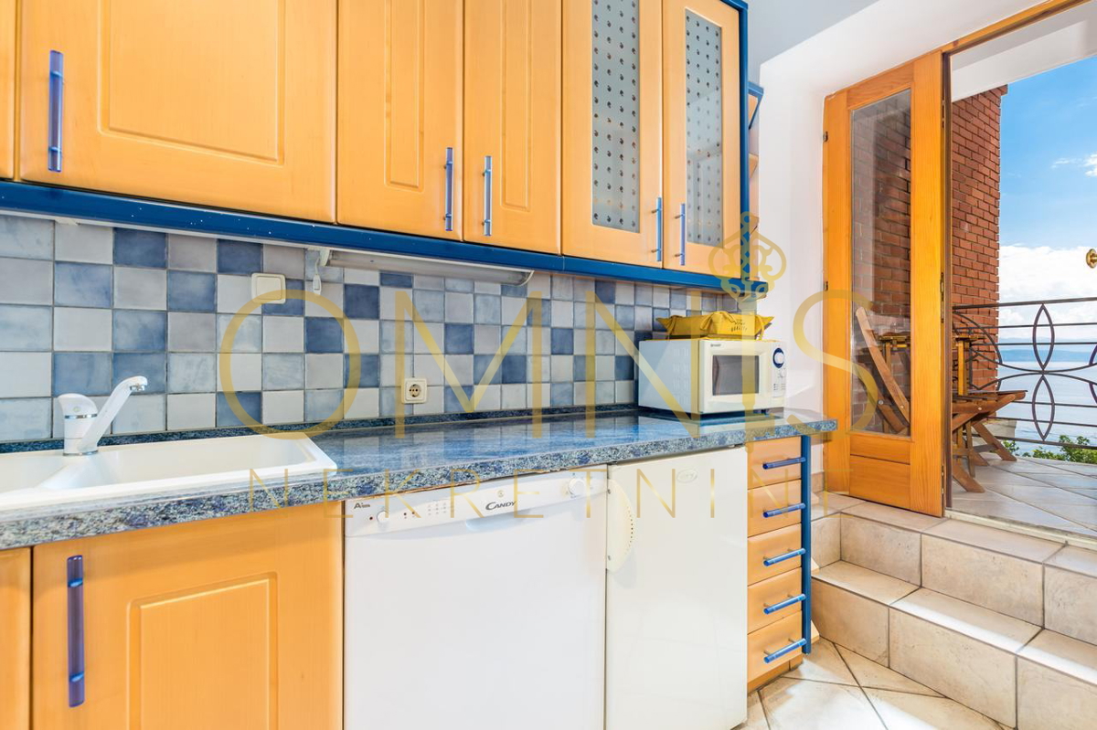 Opatija, Punta Kolova – prostorno stanovanje 140 m², drugi niz do morja z razgledom
