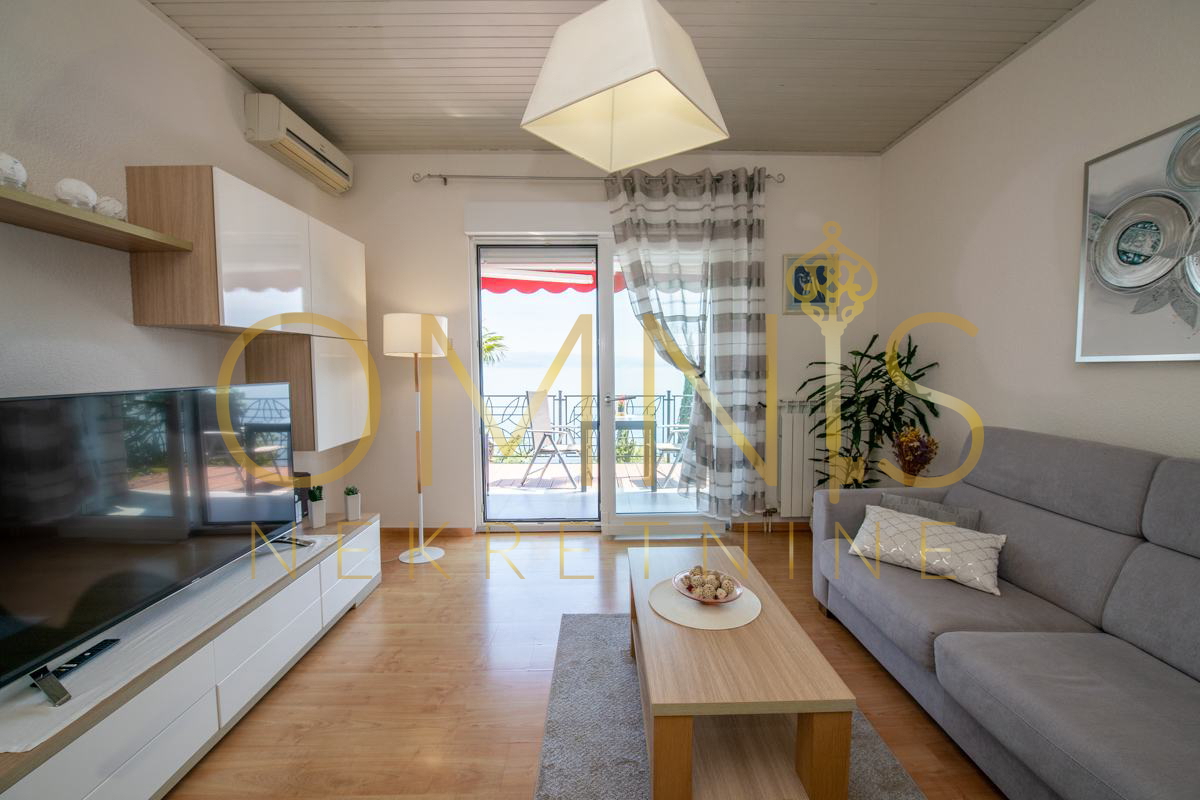 Opatija, Punta Kolova – prostorno stanovanje 140 m², drugi niz do morja z razgledom