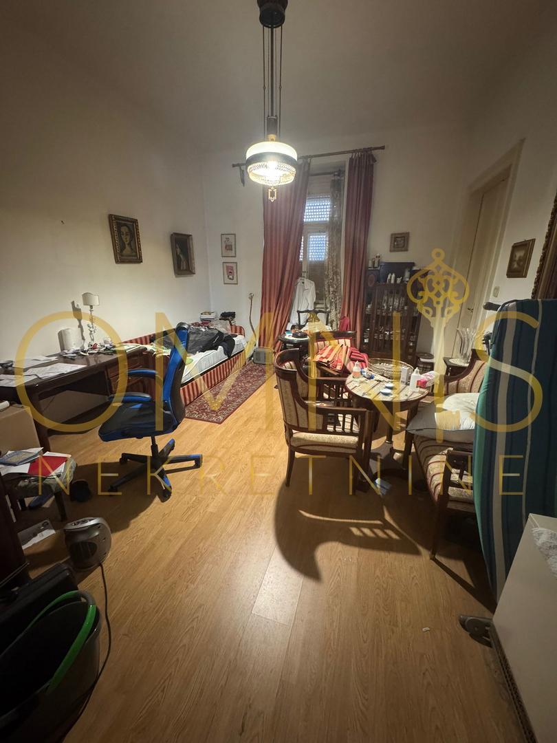 Trosobno stanovanje na Belvederu, 90 m² – nizko pritličje z balkonom