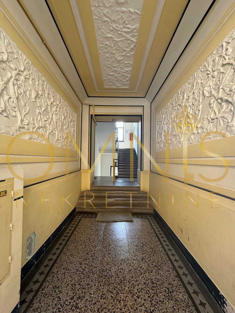 Trosobno stanovanje na Belvederu, 90 m² – nizko pritličje z balkonom