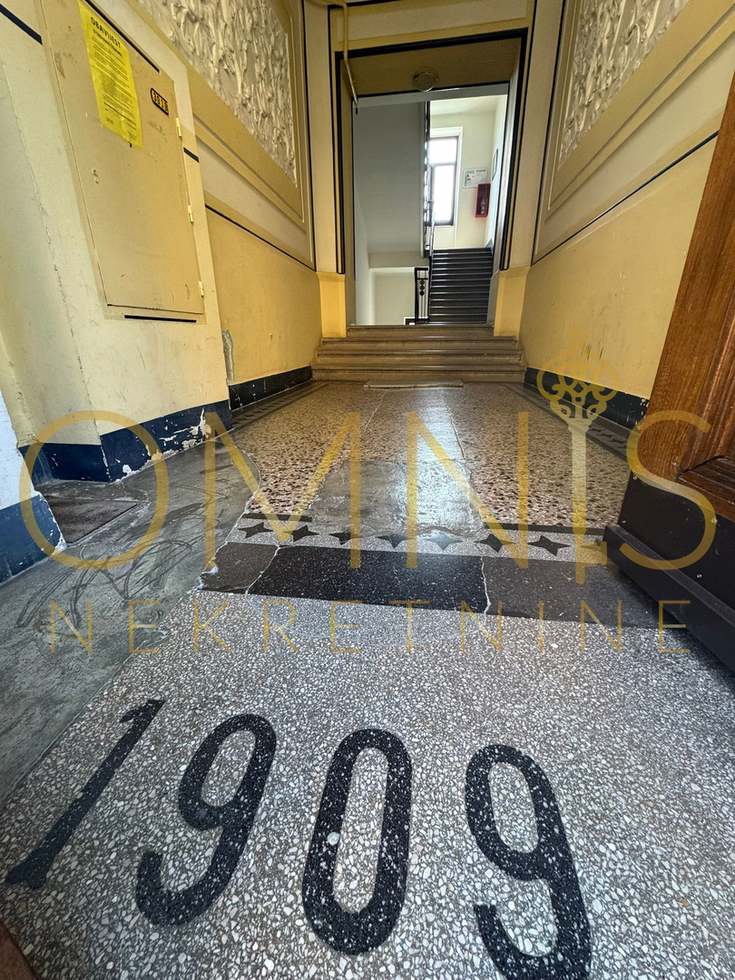 Trosobno stanovanje na Belvederu, 90 m² – nizko pritličje z balkonom