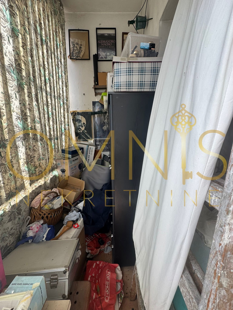 Trosobno stanovanje na Belvederu, 90 m² – nizko pritličje z balkonom