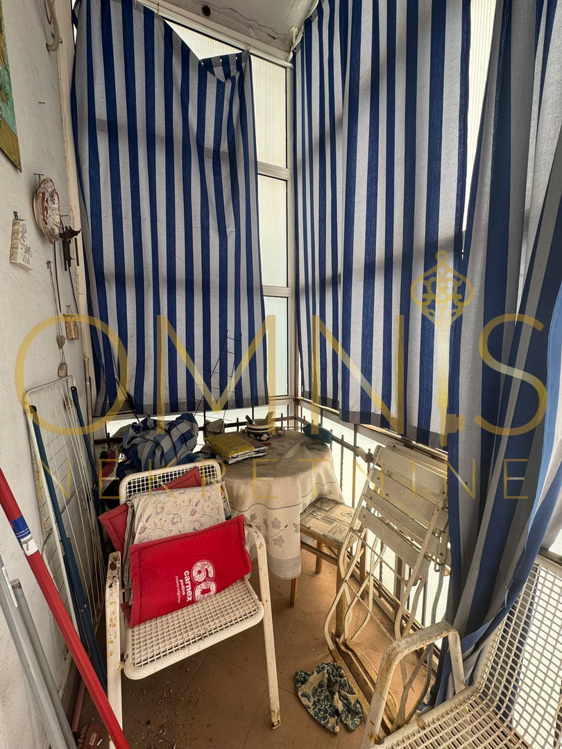 Trosobno stanovanje na Belvederu, 90 m² – nizko pritličje z balkonom