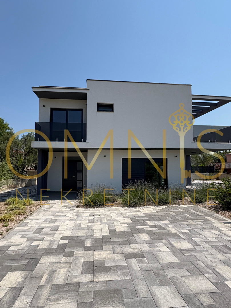 OTOK KRK, MESTO KRK (okolica) – Moderna luksuzna vila s bazenom in pogledom na morje