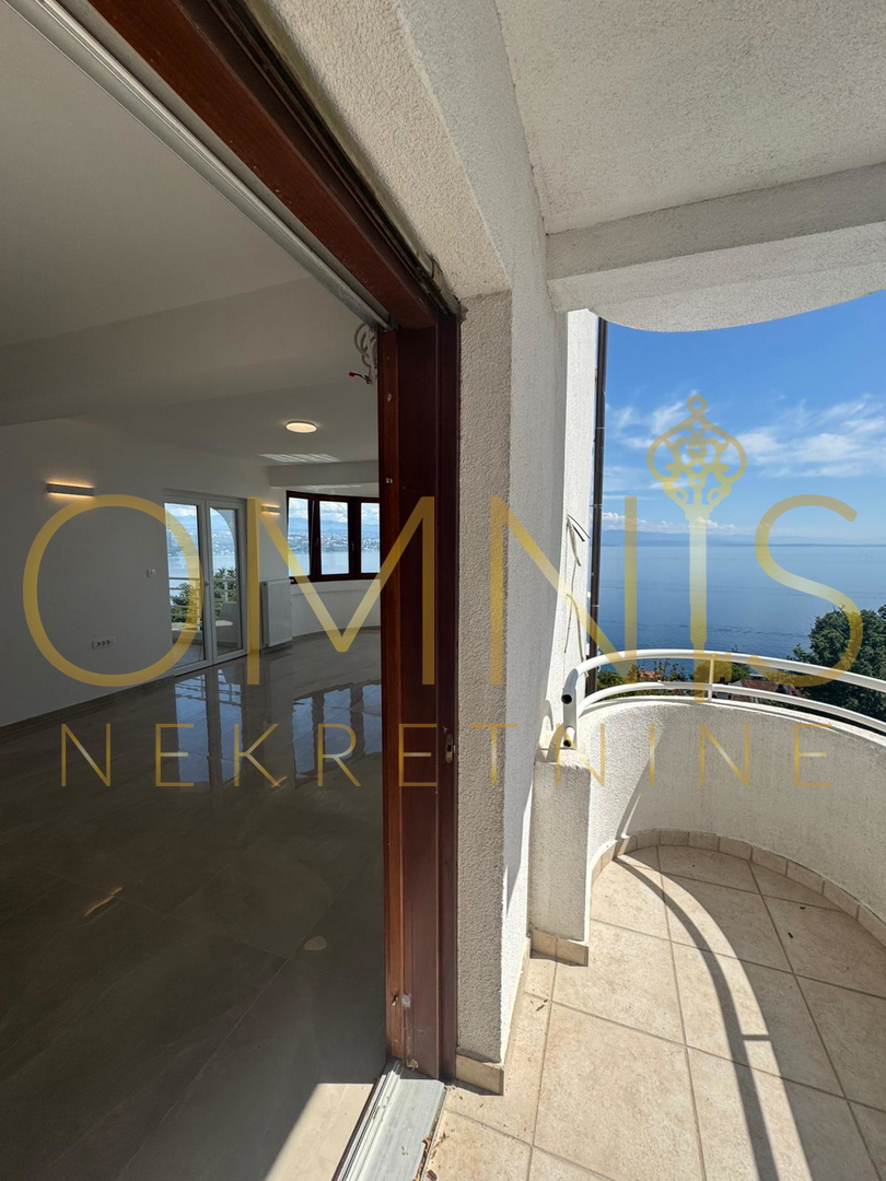 OPATIJA – LUKSUZNO STANOVANJE S PANORAMSKIM RAZGLEDOM NA MORJE
