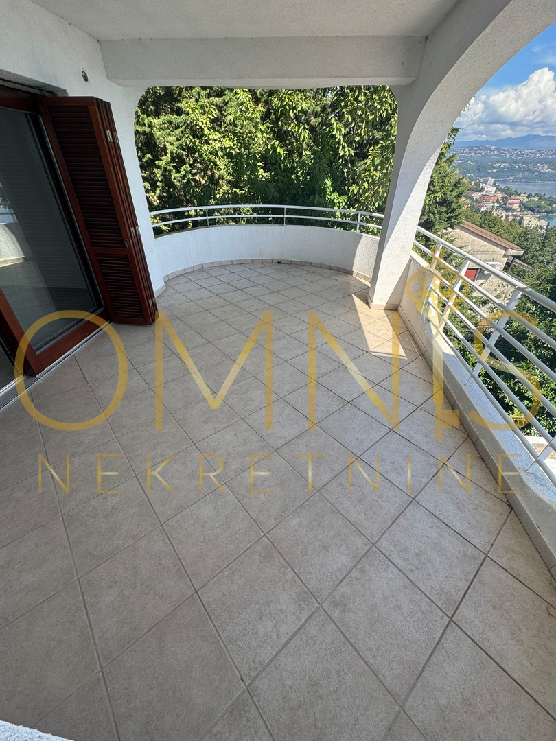 OPATIJA – LUKSUZNO STANOVANJE S PANORAMSKIM RAZGLEDOM NA MORJE
