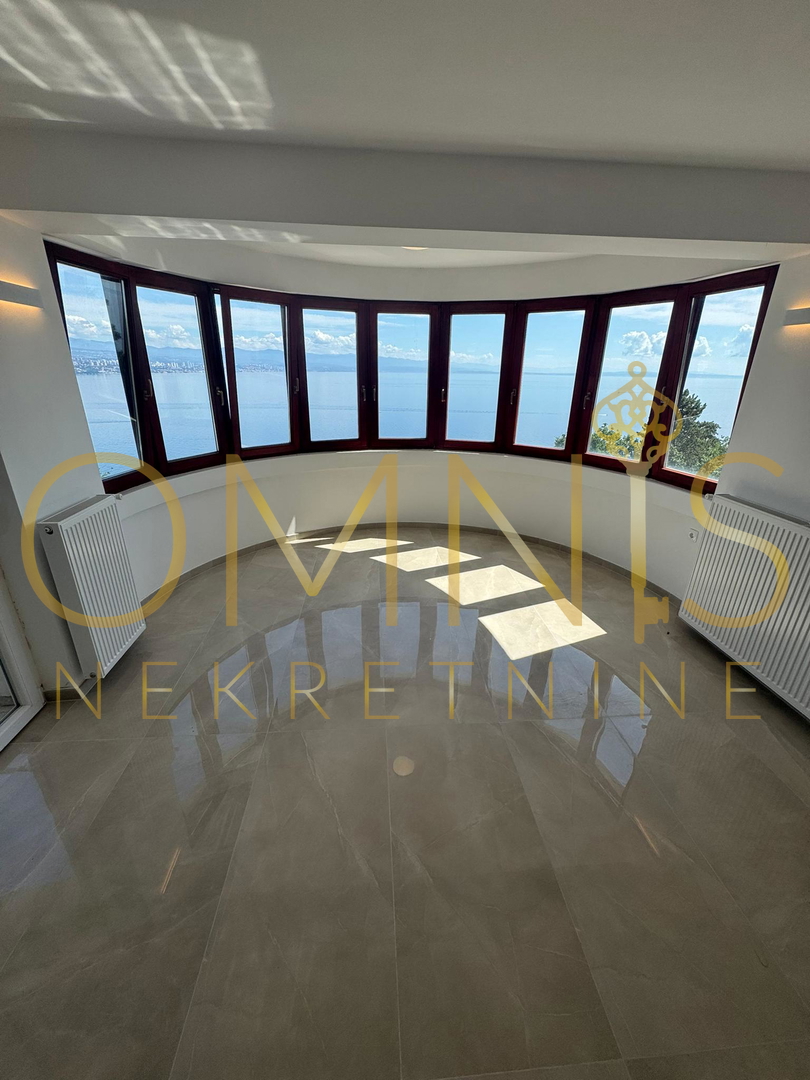 OPATIJA – LUKSUZNO STANOVANJE S PANORAMSKIM RAZGLEDOM NA MORJE