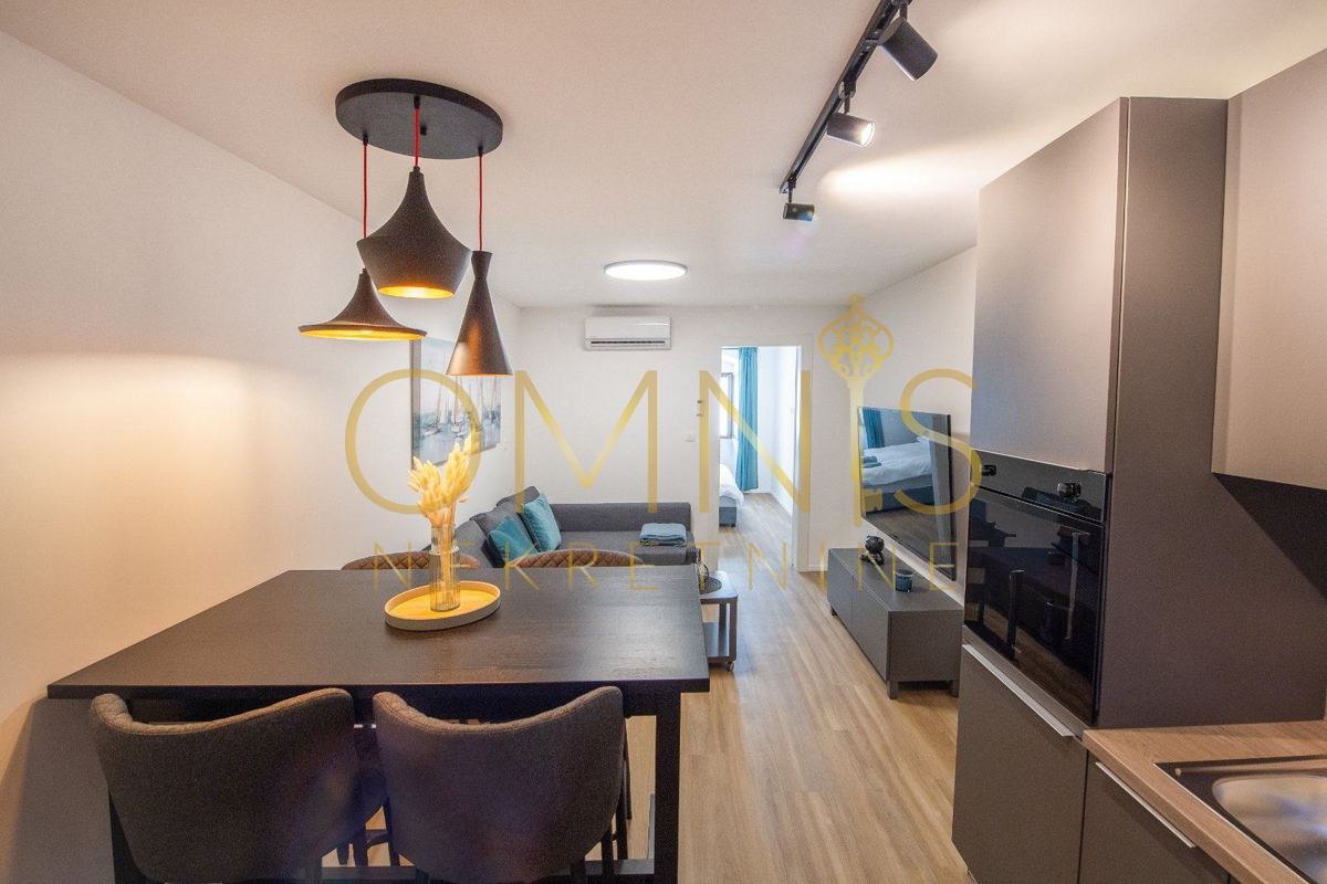 RIJEKA – STARI GRAD, stan preurejen v 2 apartmaja, 93,5 m²