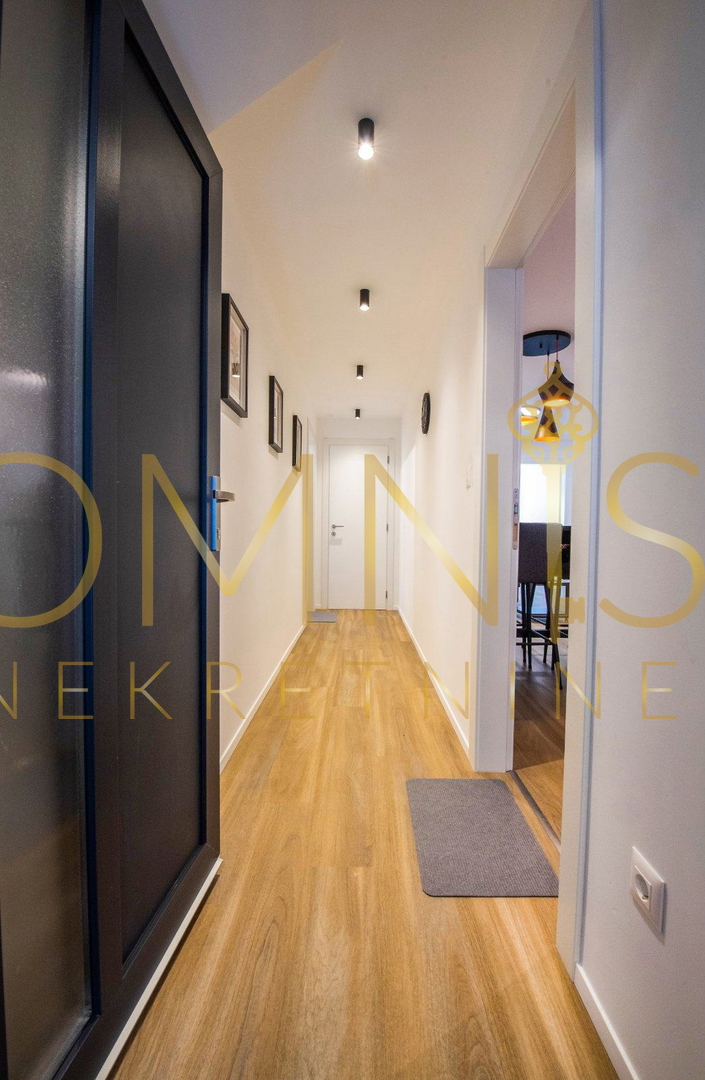 RIJEKA – STARI GRAD, stan preurejen v 2 apartmaja, 93,5 m²