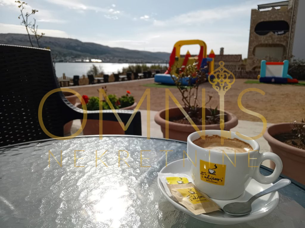 PAG – HOTEL V PRVEM VRSTU DO MORJA! OBJEKT Z UVELJAVLJENIM POSLOVANJEM