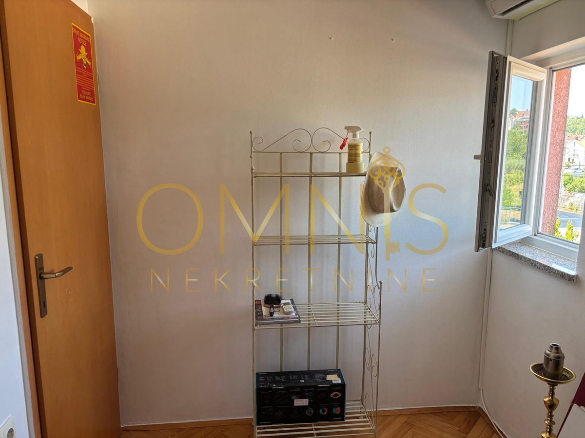 RIJEKA – SRDOČI, dvonadstropno stanovanje 86 m² z balkonom in parkirnim mestom