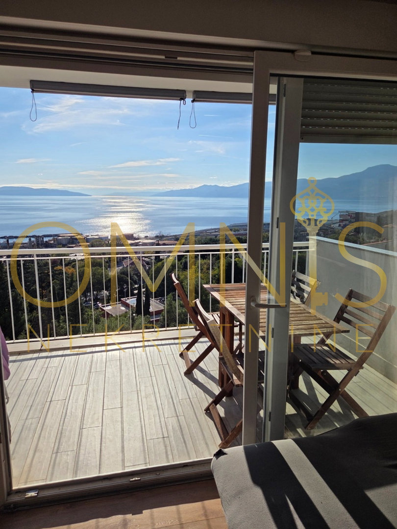 Turnić – prodaja udobnega 3S+DB stanovanja velikosti 88 m² s čudovitim odprtim pogledom na morje!