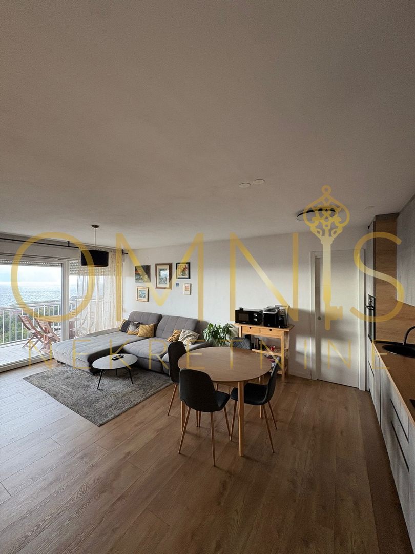 Turnić – prodaja udobnega 3S+DB stanovanja velikosti 88 m² s čudovitim odprtim pogledom na morje!