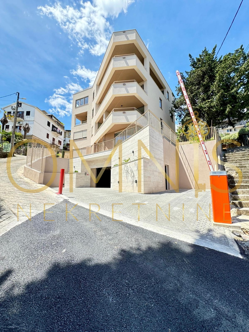 Opatija, center, penthouse z razgledom na morje, prodaja!