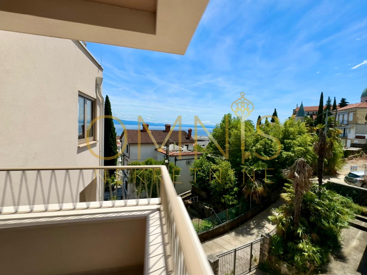 Opatija, center, penthouse z razgledom na morje, prodaja!