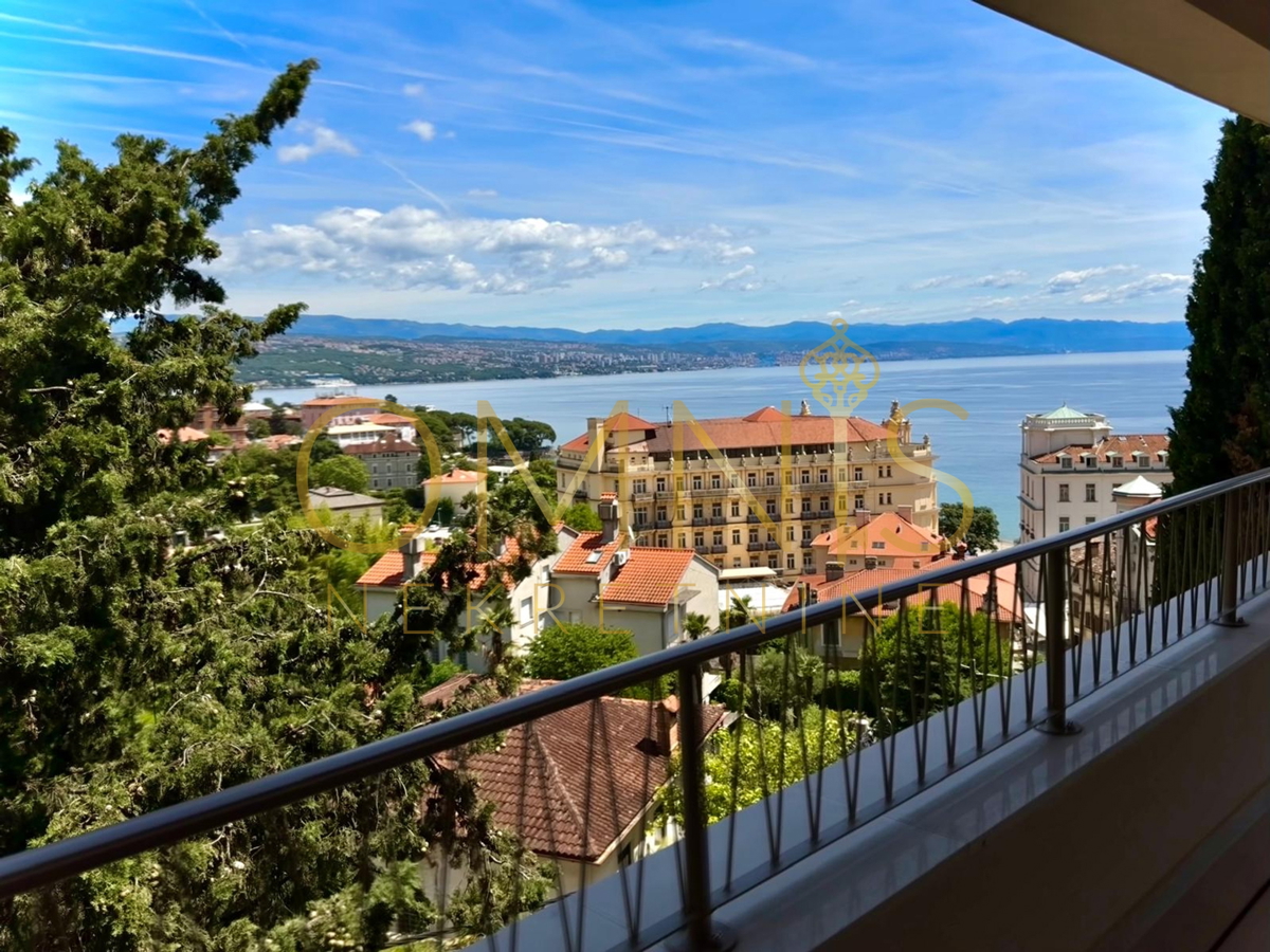 Opatija, center, penthouse z razgledom na morje, prodaja!