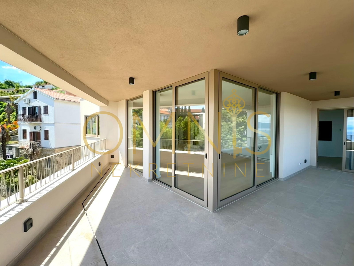 Opatija, center, penthouse z razgledom na morje, prodaja!
