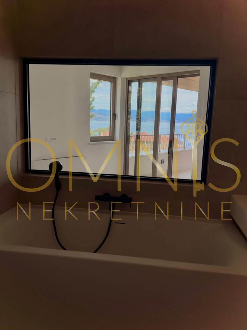 Opatija, center, penthouse z razgledom na morje, prodaja!