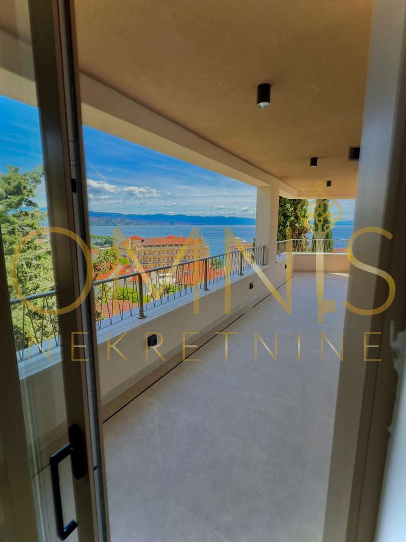 Opatija, center, penthouse z razgledom na morje, prodaja!