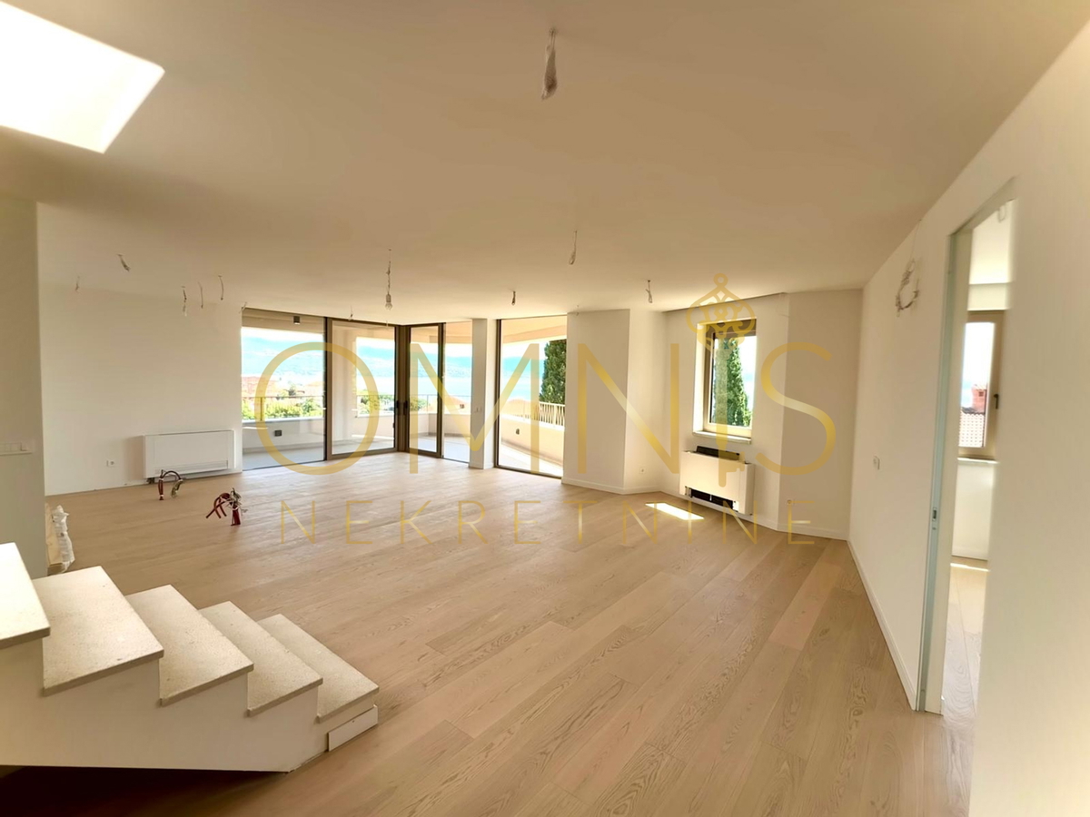 Opatija, center, penthouse z razgledom na morje, prodaja!