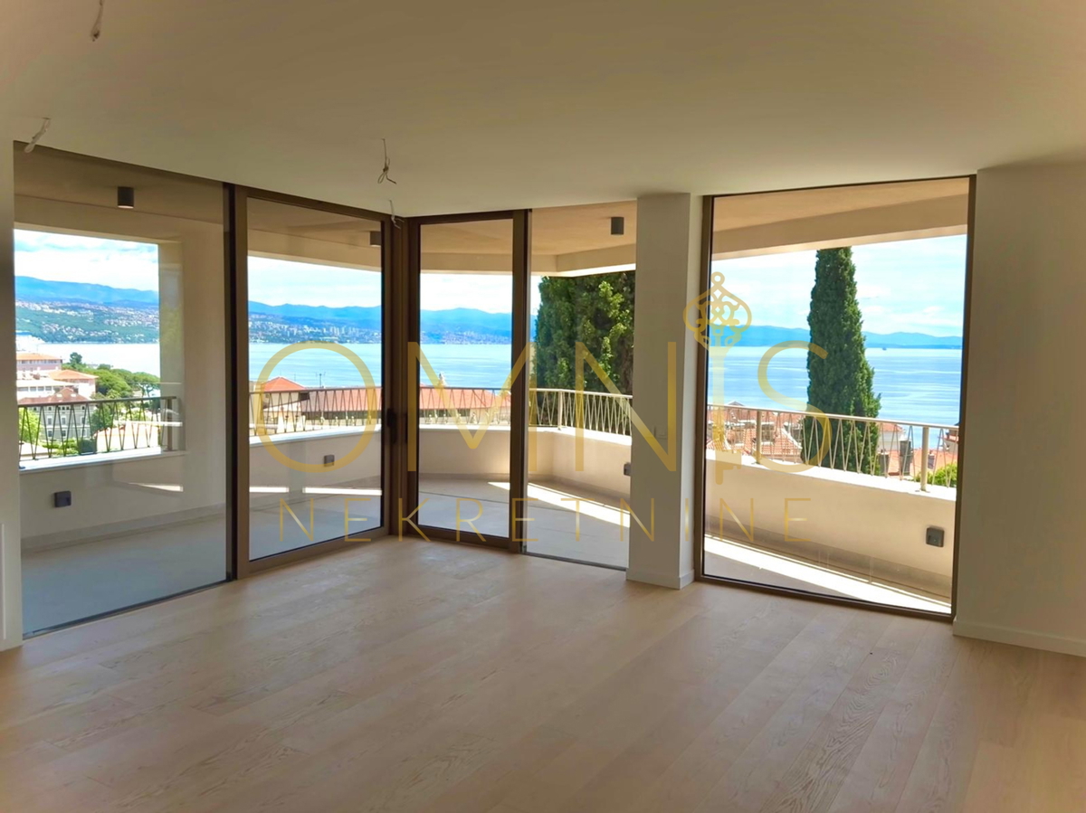 Opatija, center, penthouse z razgledom na morje, prodaja!