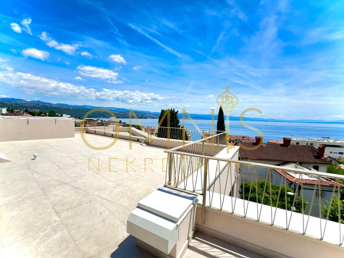 Opatija, center, penthouse z razgledom na morje, prodaja!