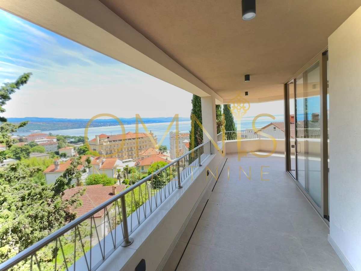 Opatija, center, penthouse z razgledom na morje, prodaja!