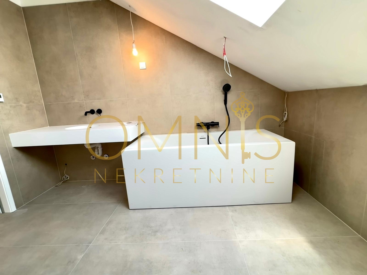 Opatija, center, penthouse z razgledom na morje, prodaja!