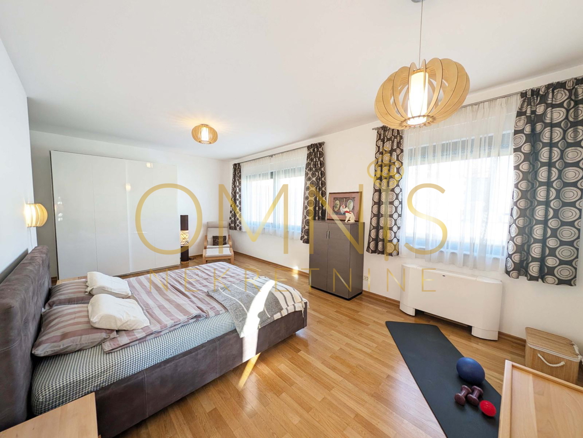 RIJEKA – CENTER: Prostoren dvonadstropni stan 159 m²