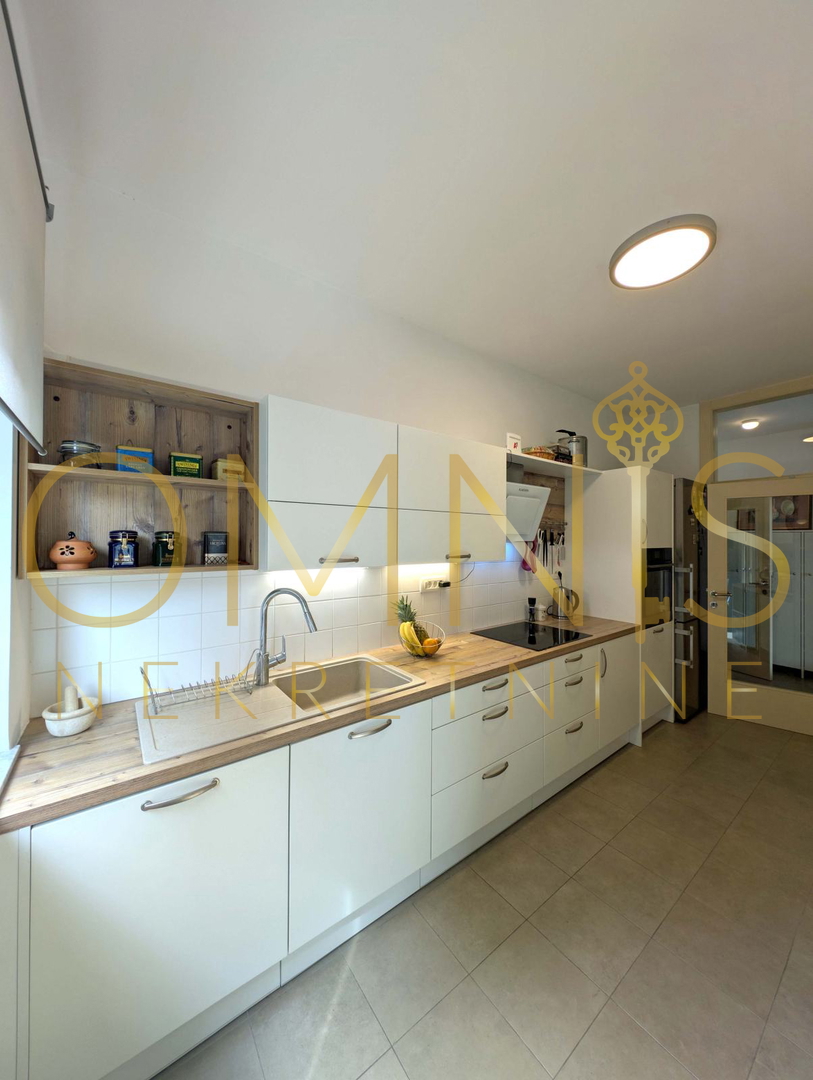 RIJEKA – CENTER: Prostoren dvonadstropni stan 159 m²