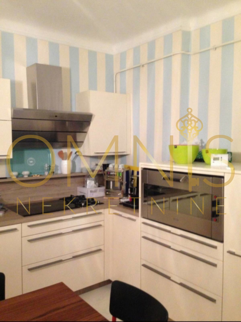 Prodaja se trisobno stanovanje v prvem vrsti ob morju – Reka, 110 m²