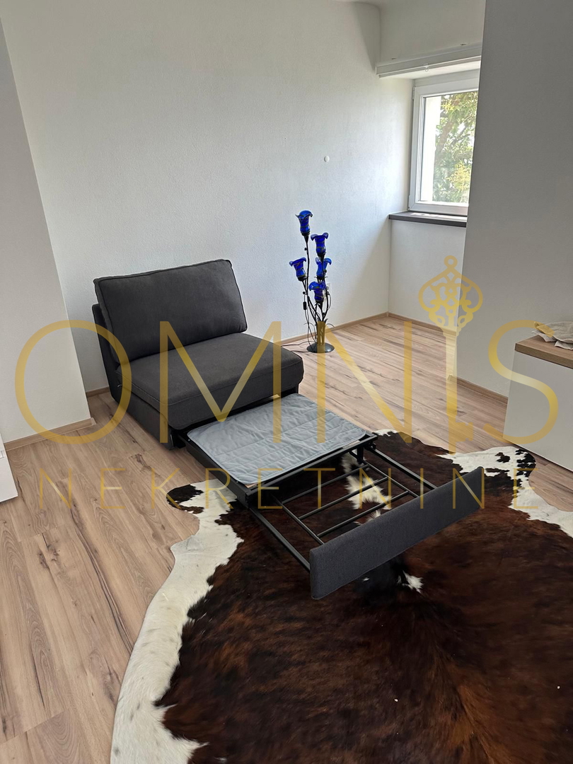 Prodaja se trisobno stanovanje v prvem vrsti ob morju – Reka, 110 m²