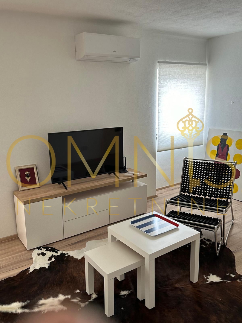 Prodaja se trisobno stanovanje v prvem vrsti ob morju – Reka, 110 m²