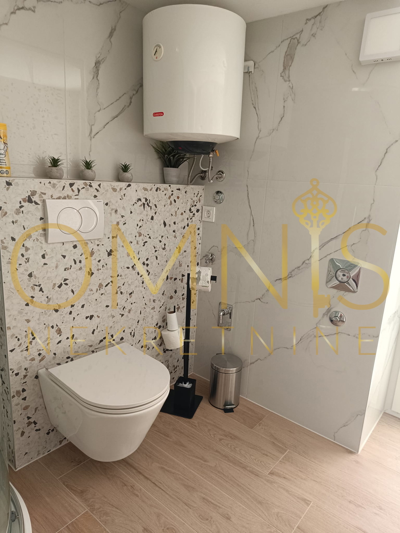 RIJEKA – BELVEDER, prenovljena garsonjera z galerijo in balkonom