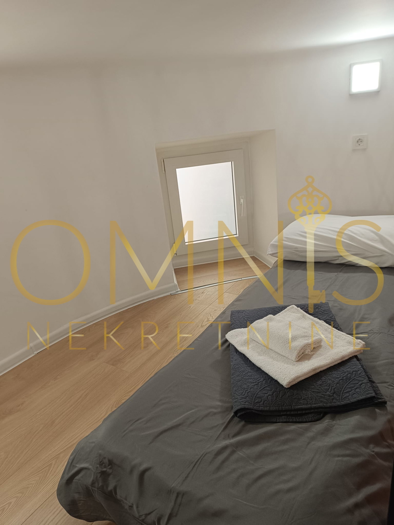 RIJEKA – BELVEDER, prenovljena garsonjera z galerijo in balkonom