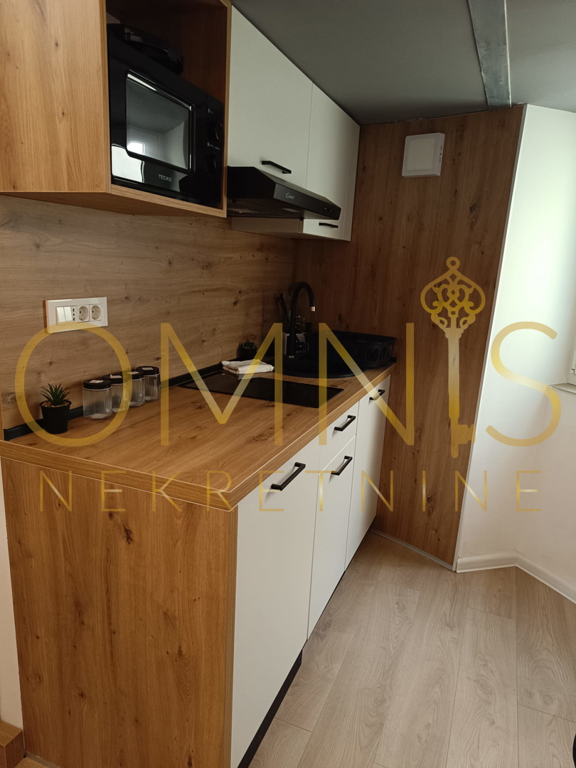 RIJEKA – BELVEDER, prenovljena garsonjera z galerijo in balkonom