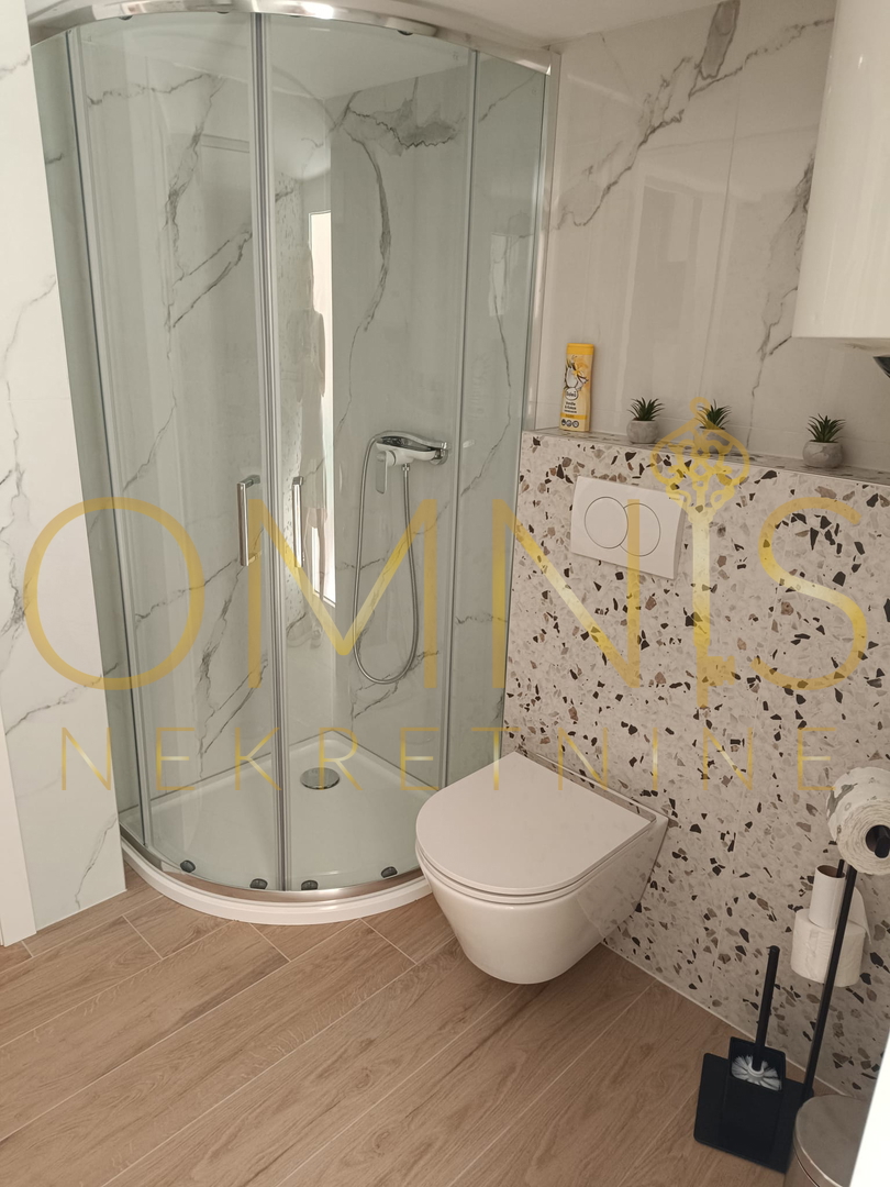 RIJEKA – BELVEDER, prenovljena garsonjera z galerijo in balkonom